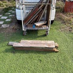 無料　木材の端材、カラーボックス等の板の画像