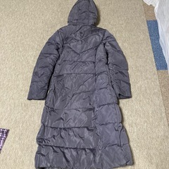 グレーのダウンロングの画像