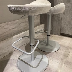 引き取り限定◇手動で高さ調整可能、ベロアカウンターチェア2脚の画像
