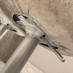 引き取り限定◇手動で高さ調整可能、ベロアカウンターチェア2脚の画像