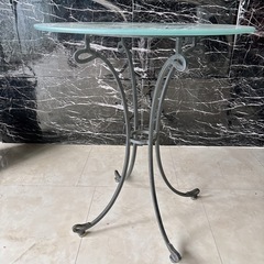 ガラステーブル　小サイズ　サイドテーブル　の画像