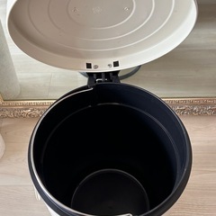 【受付再開】ゴミ箱の画像