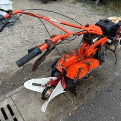 クボタ　管理機 4馬力 耕運機 培土　畝立て 1輪 家庭菜園 ハンドル回転 土あげ 溝上げ 揚土 畝上げ 培土　溝掘り 中耕　除草　跳ね上げ　正転逆転　作業幅約200mm 培土器付き　宮崎　　の画像