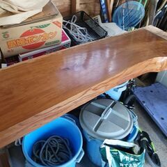 赤ケヤキのカウンター板の画像