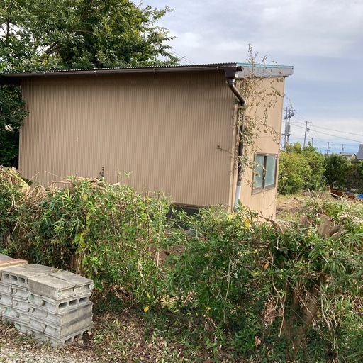 農機具小屋　年内に解体できる方へ　　綺麗なシャッター付き