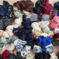 シュシュ　ヘアバンドの画像