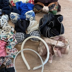 シュシュ　ヘアバンドの画像