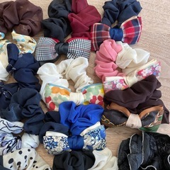 シュシュ　ヘアバンドの画像