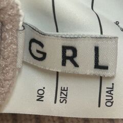 グレイル　ケーブル編みバックオープンニットミニワンピース Sサイズ　オフベージュの画像