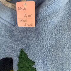 引き取り限定　中古服　付いている値段の半額の画像