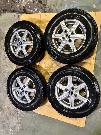 ダンロップ　スタッドレス ホイール付き 145r12 6pr

