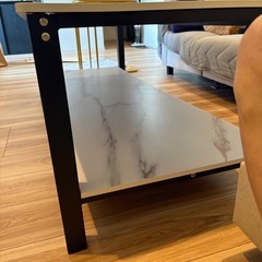 大理石調ローテーブルの画像