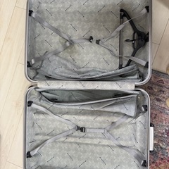 80L スーツケー黒の画像