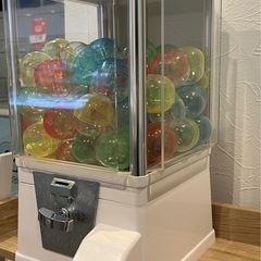 カプセルトイガチャガチャ ホワイト　本体　カプセル　専用コイン　セットの画像