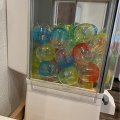 カプセルトイガチャガチャ ホワイト　本体　カプセル　専用コイン　セットの画像