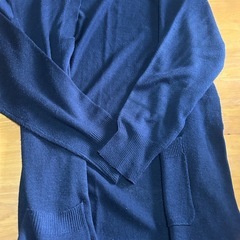 薄手のニット、羽織物の画像