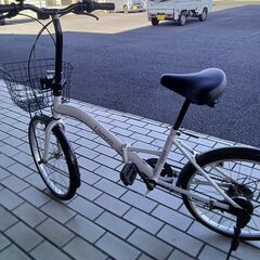 ★リユースのサカイつくば店★TK7154  折りたたみ自転車 20インチ ホワイト クリーニング済み 【リユースのサカイつくば店】の画像