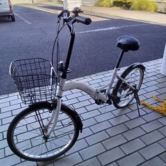★リユースのサカイつくば店★TK7154  折りたたみ自転車 20インチ ホワイト クリーニング済み 【リユースのサカイつくば店】の画像