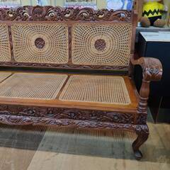 【愛品倶楽部柏店】藤編み込み3人掛けソファ アジアン風 木彫り 幅160cmの画像