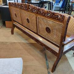 【愛品倶楽部柏店】藤編み込み3人掛けソファ アジアン風 木彫り 幅160cmの画像