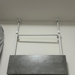 壁収納　突っ張り棒　壁掛けの画像