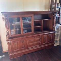 大型食器棚 サイドボード レトロなデザインの画像