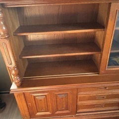 大型食器棚 サイドボード レトロなデザインの画像