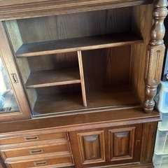 大型食器棚 サイドボード レトロなデザインの画像