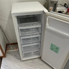 三菱 冷凍庫 122L（MF-U12J-W）の画像