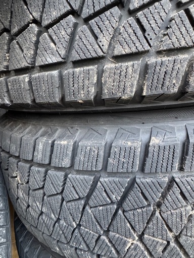 ブリヂストン　225/65/R17バリ溝冬タイヤ