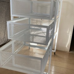 IKEA 三段チェストの画像