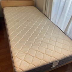 コンセント付きシングルベッドフレームの画像