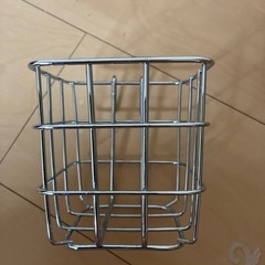 ラックに付けれるワイヤー製収納です　1個100円の画像
