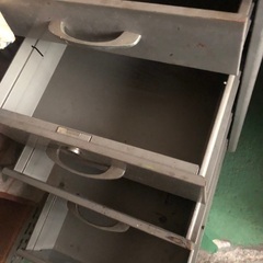 昭和44年製 飛騨産業 事務机 スチール製 オフィスデスク スチールデスク 書斎机 昭和レトロ 両袖 長期保管品の画像