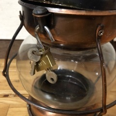 アンティーク調のランプ型貯金箱の画像