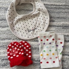 ベビー服とバスタオルの画像