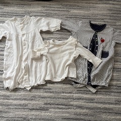 ベビー服とバスタオルの画像