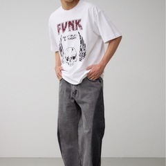 【新品】AZUL BY MOUSSY　FUNKロックTシャツの画像