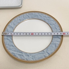 NARUMI ローズ柄のスクエア皿&金縁のプレート皿の画像