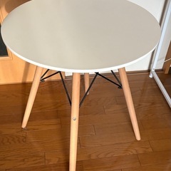 北欧風テーブル・チェアの画像