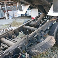 三菱ニトンダンプ、三方開、荷台塗装済み、荷台には大きな凹凸無し農家、造園、果樹、平ボディ買うならダンプがおすすめかと、貸し出しもします、問い合わせ下さいの画像