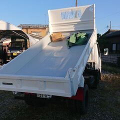 三菱ニトンダンプ、三方開、荷台塗装済み、荷台には大きな凹凸無し農家、造園、果樹、平ボディ買うならダンプがおすすめかと、貸し出しもします、問い合わせ下さいの画像