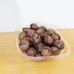 クルミ割り器　オニグルミの画像