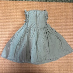 キッズ エプロン風 オリーブグリーン フリル袖 ワンピース ナチュラルの画像