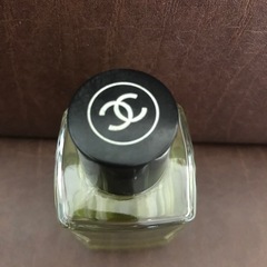 香水 CHANEL  N°19 (ナンバーフィフティーン)  オードトワレの画像