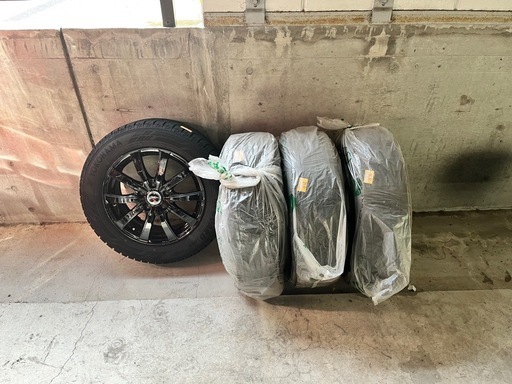 【美品！】ヨコハマ 205/60R16 2023年製造スタッドレスタイヤ(ホイール･ナット込)