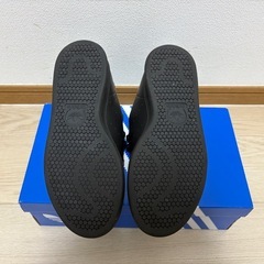 adidas Satan Smithの画像