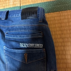 ダメージジーンズの画像