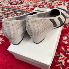 婦人用パンプス　サイズ23.5cm グレー　本革製の画像