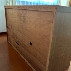 ガラス扉付き　チェストの画像